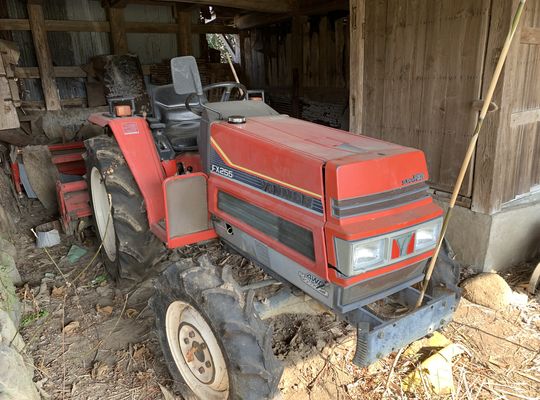 壊れて動かない　トラクター